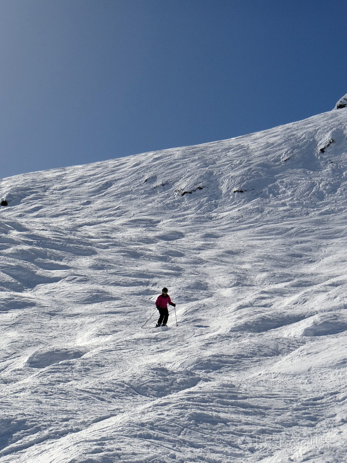 高山滑雪图片一人图片