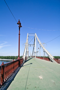 公园在第聂伯河的大桥图片