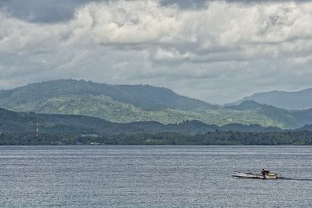 绿松石的热带天堂岛的船