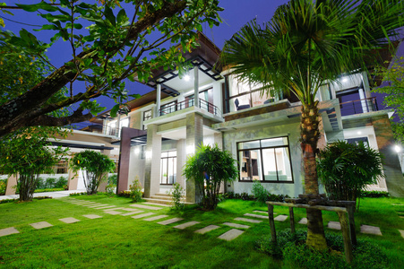 现代别墅夜间图片