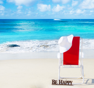 白帽子的海洋与沙滩椅