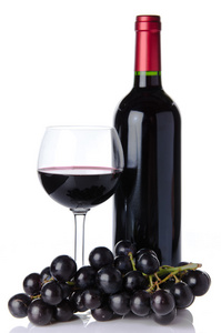 瓶子和杯子黑葡萄与葡萄酒