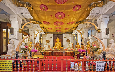 Santurio do templo do dente em kandy, sri lanka在康提，斯里兰卡牙寺的神殿