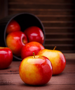 红色成熟的苹果