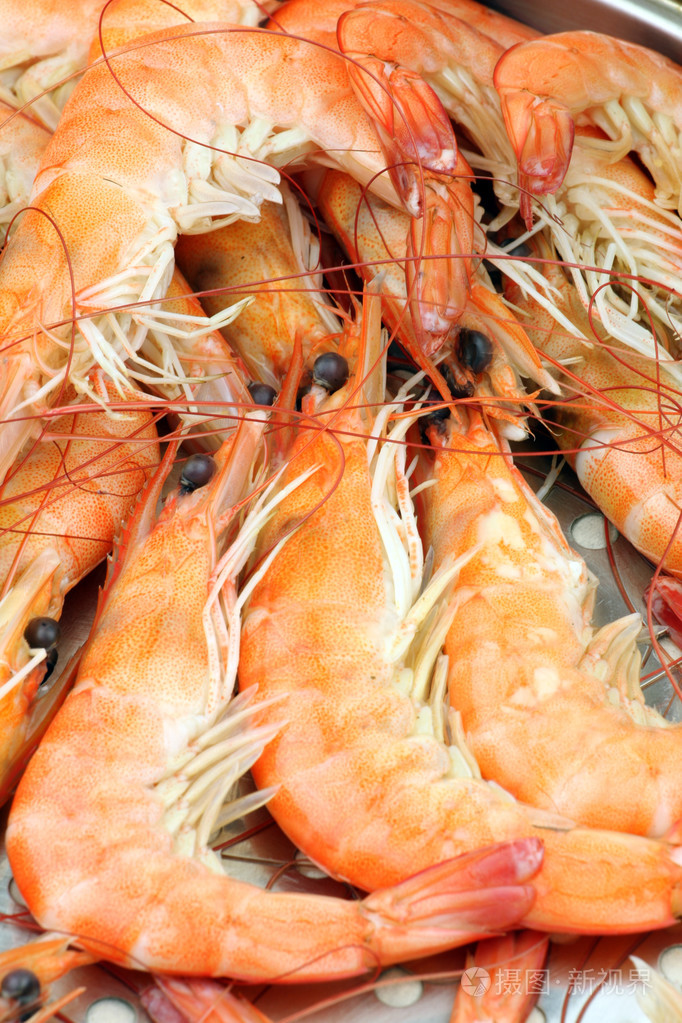 许多白灼的虾