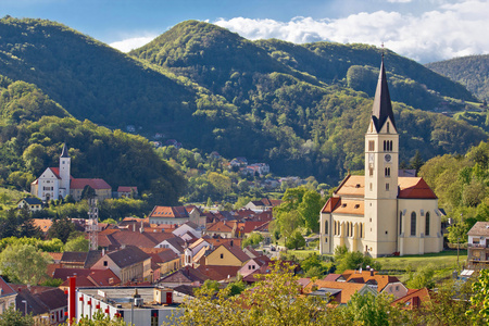 小镇的 krapina 全景视图