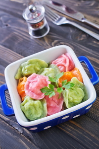 水煮的 pelmeni