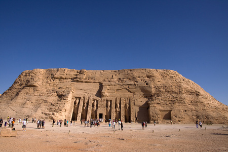 古代遗址和阿布辛拜勒神庙雕像照片