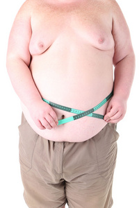胖男人拿着卷尺。重量损失的概念照片。白色衬底上分离