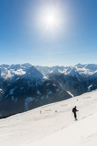 在山区，奥地利滑雪度假村加施
