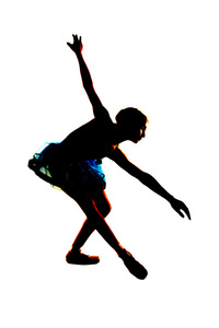 一个年轻的芭蕾舞演员，拉伸弯下腰的剪影