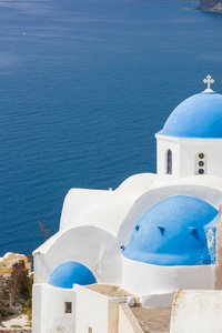 在圣托里尼岛希腊的圆顶教堂图片