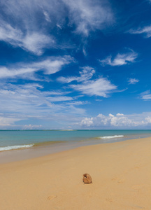 美丽的热带白色沙子海滩泰国