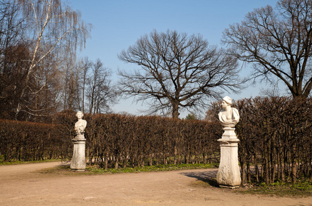 法国的公园里的雕像。库斯科房地产。莫斯科。俄罗斯