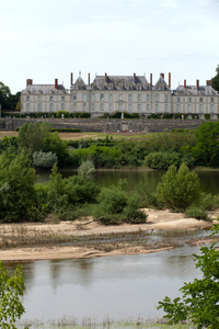 城堡 de menars 是侯爵夫人与相关联的一座城堡。法国卢瓦尔河谷