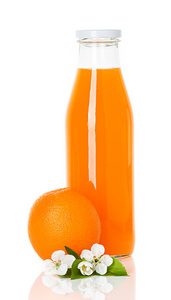 橙汁瓶和橙色的隔离