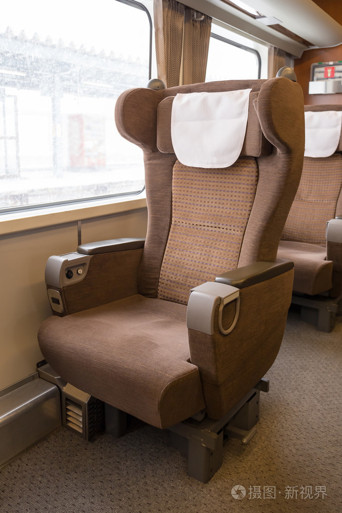 在火车上的头等舱座位