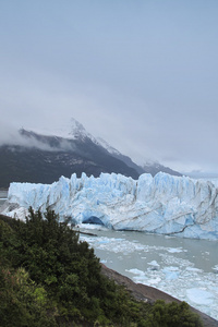 巴塔哥尼亚冰川与湖的景观。雷诺