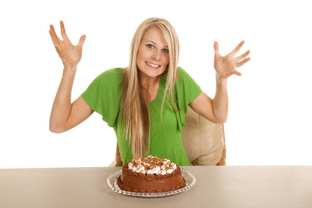 女人绿色长袖 t 恤蛋糕手