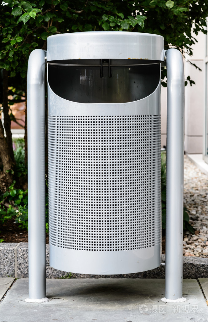 现代的垃圾桶