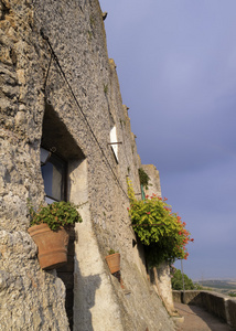意大利的托斯卡纳，卡帕尔比奥，私有房屋外墙的老城