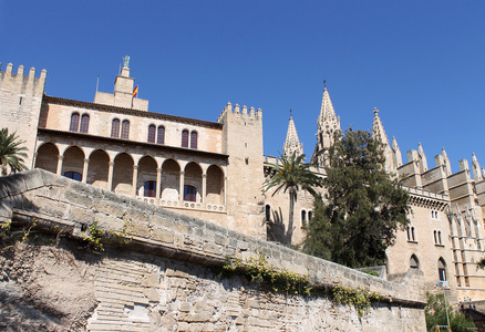 帕尔马almudaina 和 la seu 的皇家宫殿