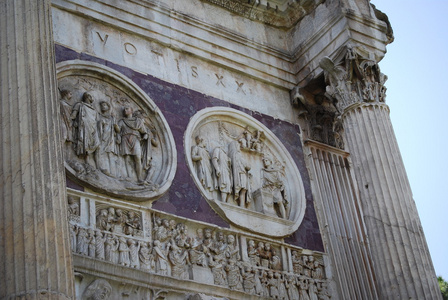 拱的君士坦丁在罗马下一个体育馆