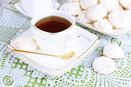 杯茶上表特写, 蛋白甜饼