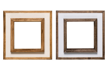 白色背景上的木质相框在粗糙的木质背景上用复古木器制作的平铺构图.