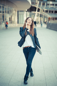 年轻漂亮的女人叫