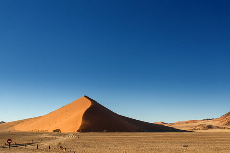 在 sossusvlei，纳米比亚的沙丘