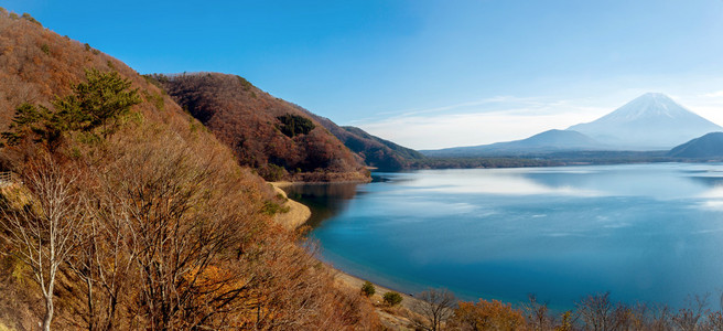 与本栖湖湖山富士富士山的全景