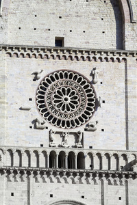 意大利翁布里亚，西西，新古典主义圣鲁菲诺大教堂门面