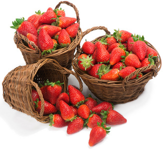 新鲜的草莓篮