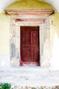旧的 woodcarved 红门