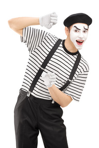 男性 mime 艺术家打手势