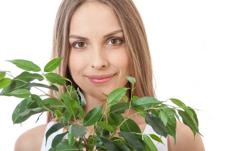 女性背后的咧嘴笑的观叶植物