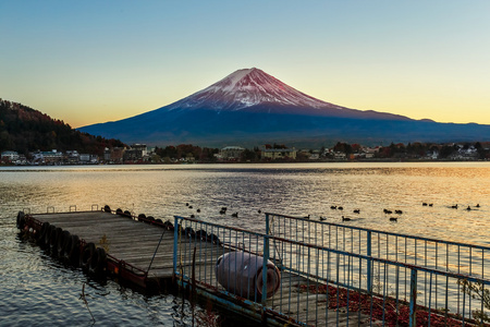 在湖河口湖，日本富士山