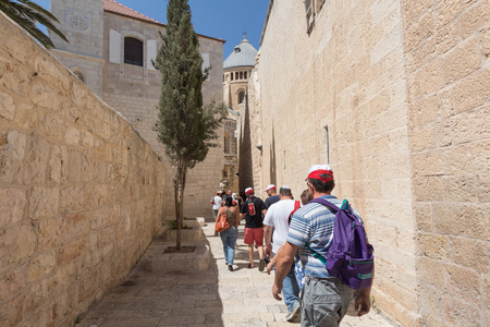 在耶路撒冷上行走