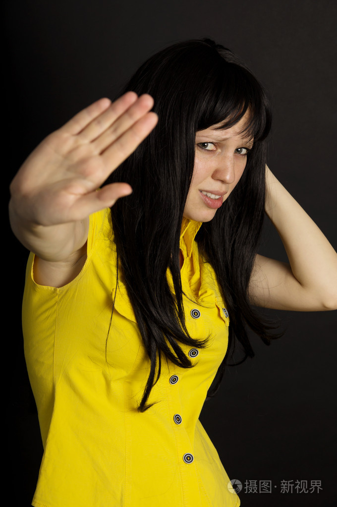 抑郁症女孩显示没有手
