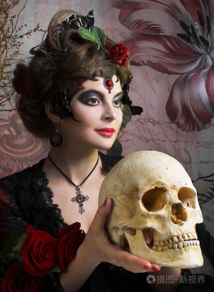 女人带着玫瑰和骷髅