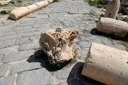 罗马废墟在 um 伊斯 um qays   是在北部约旦 gadara 古老小镇附近的一个市镇。乌伊斯是乔丹最独特希腊罗