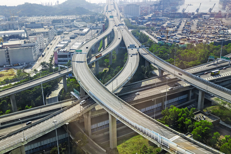 在清晨的城市立交桥图片