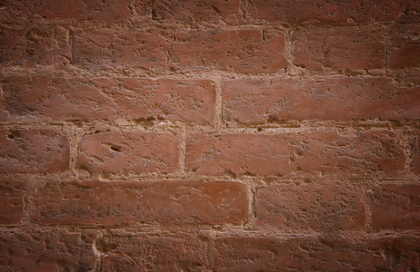 旧的中世纪砖背景墙上