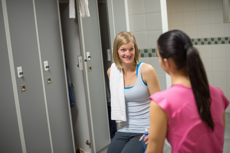在更衣室内的朋友的女人照片