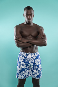黑色的非洲裔美国肌肉的健身的人。夏天泳装存贮器