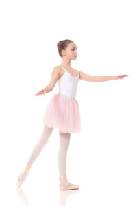 玩起来穿芭蕾舞短裙打扮的学龄女孩