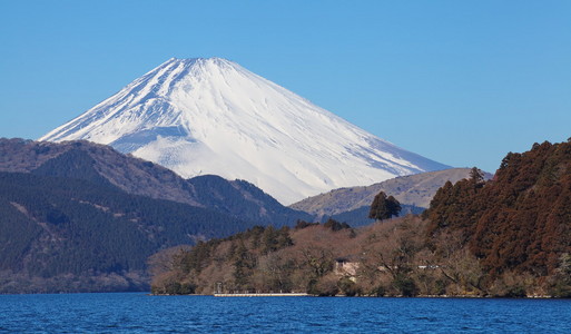 山富士在冬天