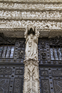 托莱多大教堂的入口侧