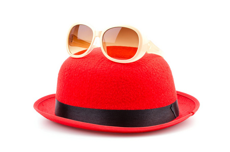 红色帽子墨镜孤立的白色背景